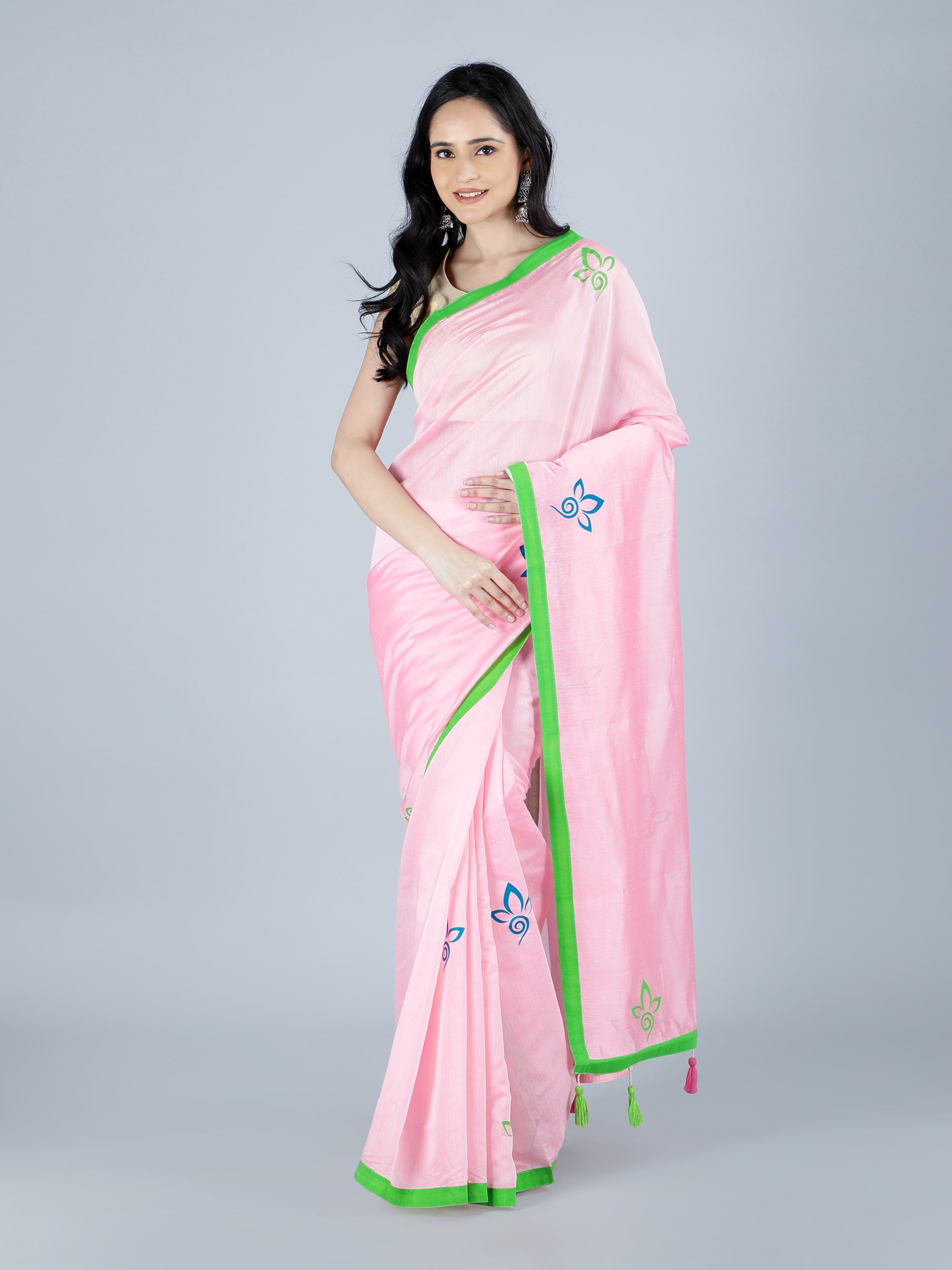 Lightweight, breezy and gorgeous: 4 reasons why Chanderi sarees should –  WeaverStory